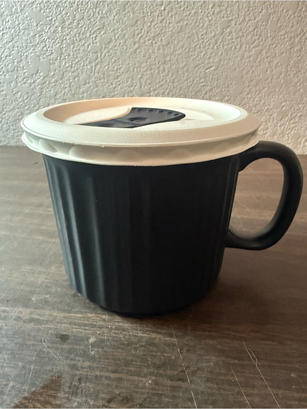 CorningWare Colours 20 Oz Black Meal Mug Stoneware w/ Vent Lid NEW